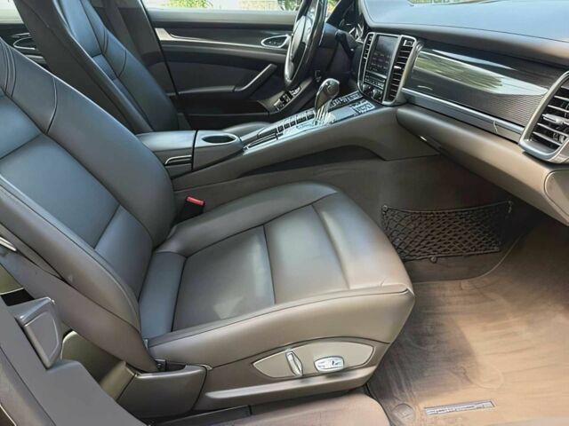 Коричневий Порше Panamera, об'ємом двигуна 3 л та пробігом 73 тис. км за 10900 $, фото 12 на Automoto.ua