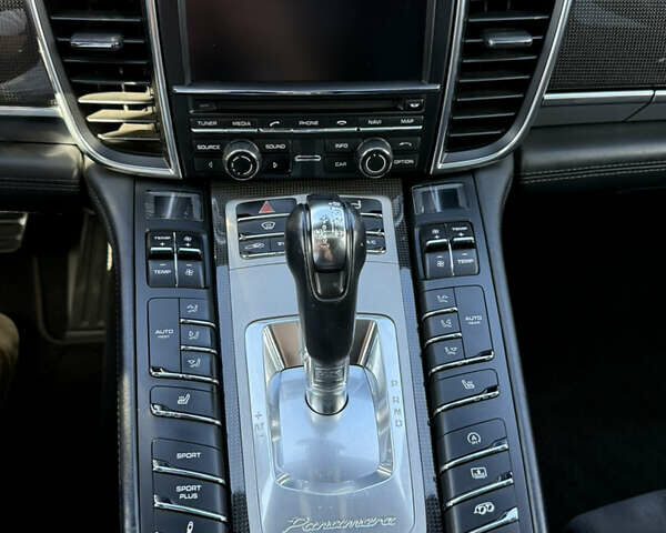 Красный Порше Панамера, объемом двигателя 4.81 л и пробегом 105 тыс. км за 31700 $, фото 21 на Automoto.ua