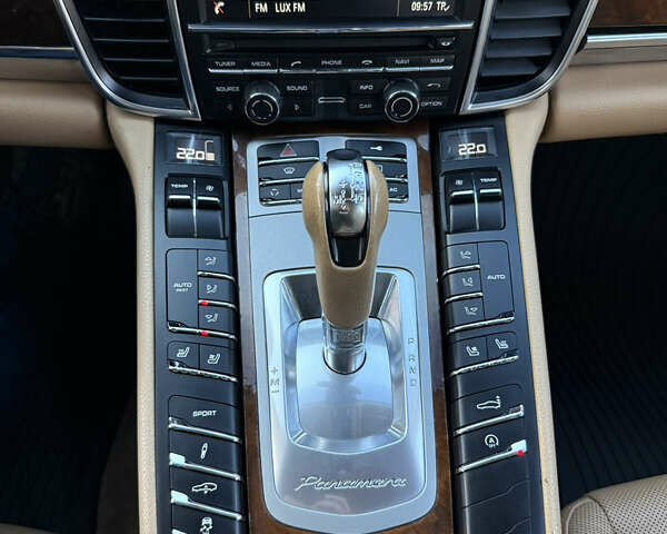 Порше Панамера 2011 в Кривом Роге на Automoto.ua Серый Порше Панамера, объемом двигателя 3.61 л и пробегом 135 тыс. км за 21000 $, фото 32 на Automoto.ua