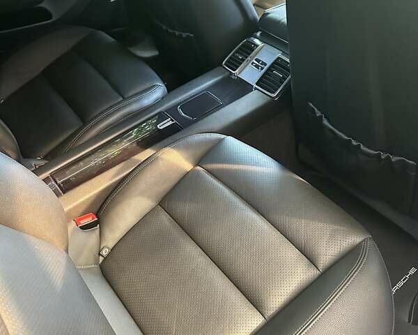 Порше Панамера 2013 в Буче на Automoto.ua Серый Порше Панамера, объемом двигателя 3 л и пробегом 140 тыс. км за 45000 $, фото 19 на Automoto.ua