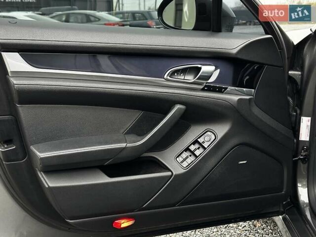 Сірий Порше Panamera, об'ємом двигуна 3 л та пробігом 192 тис. км за 22999 $, фото 18 на Automoto.ua
