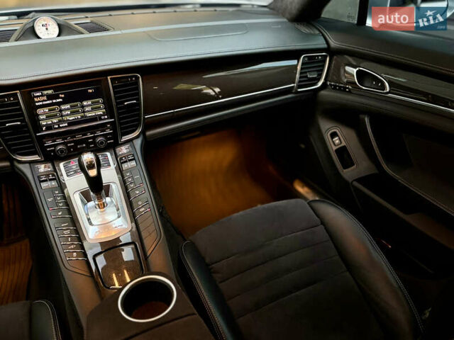 Серый Порше Панамера, объемом двигателя 4.8 л и пробегом 113 тыс. км за 30000 $, фото 23 на Automoto.ua