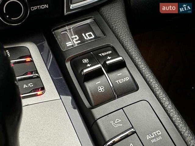 Сірий Порше Panamera, об'ємом двигуна 3 л та пробігом 192 тис. км за 22999 $, фото 36 на Automoto.ua