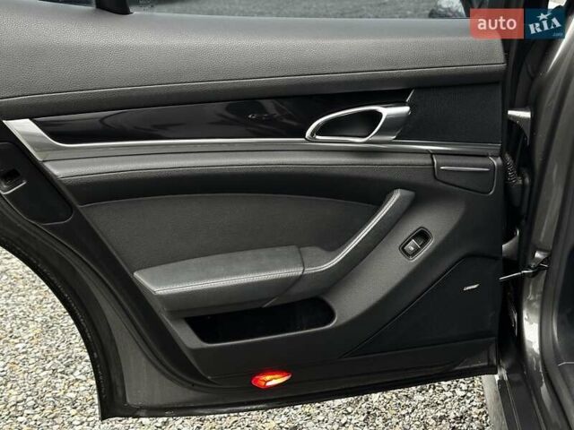 Сірий Порше Panamera, об'ємом двигуна 3 л та пробігом 192 тис. км за 22999 $, фото 41 на Automoto.ua