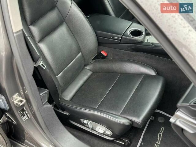 Порше Панамера 2013 в Виннице на Automoto.ua Серый Порше Панамера, объемом двигателя 3.6 л и пробегом 225 тыс. км за 29690 $, фото 31 на Automoto.ua