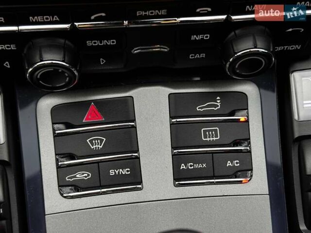 Сірий Порше Panamera, об'ємом двигуна 3 л та пробігом 192 тис. км за 22999 $, фото 38 на Automoto.ua