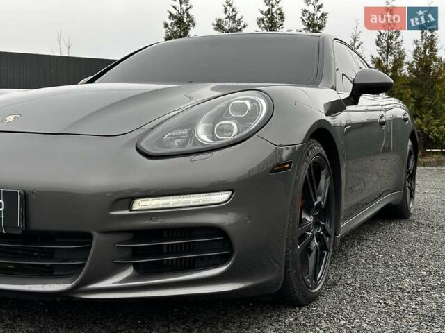 Сірий Порше Panamera, об'ємом двигуна 3 л та пробігом 192 тис. км за 22999 $, фото 3 на Automoto.ua