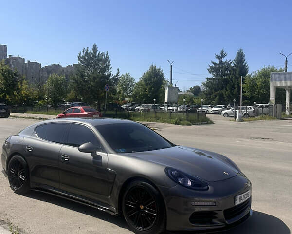 Порше Панамера 2013 в Киеве на Automoto.ua Серый Порше Панамера, объемом двигателя 3.6 л и пробегом 112 тыс. км за 27500 $, фото 26 на Automoto.ua