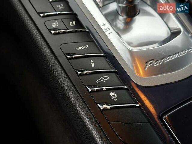 Сірий Порше Panamera, об'ємом двигуна 3 л та пробігом 192 тис. км за 22999 $, фото 34 на Automoto.ua