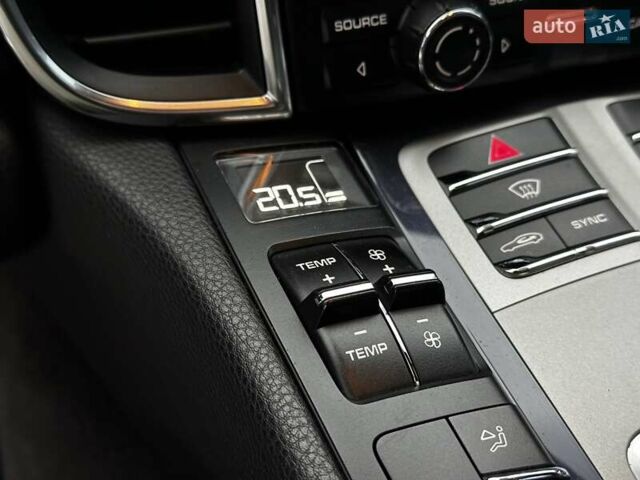 Сірий Порше Panamera, об'ємом двигуна 3 л та пробігом 192 тис. км за 22999 $, фото 32 на Automoto.ua