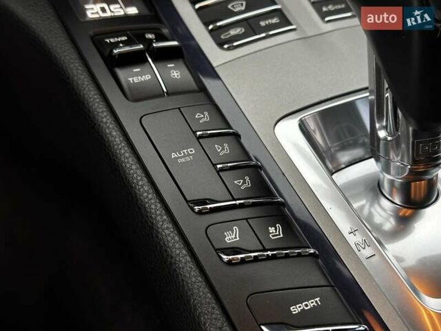 Сірий Порше Panamera, об'ємом двигуна 3 л та пробігом 192 тис. км за 22999 $, фото 33 на Automoto.ua