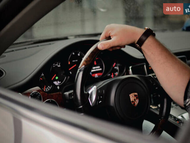 Порше Панамера 2013 в Киеве на Automoto.ua Серый Порше Панамера, объемом двигателя 3.6 л и пробегом 112 тыс. км за 27500 $, фото 27 на Automoto.ua