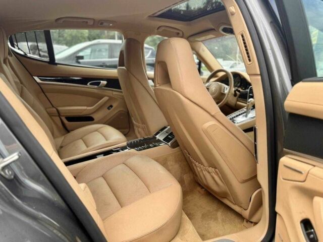 Сірий Порше Panamera, об'ємом двигуна 3 л та пробігом 98 тис. км за 19300 $, фото 12 на Automoto.ua