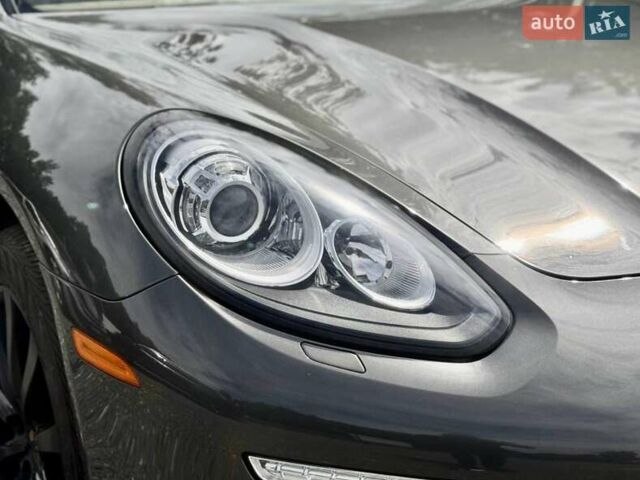 Сірий Порше Panamera, об'ємом двигуна 3 л та пробігом 98 тис. км за 18900 $, фото 3 на Automoto.ua