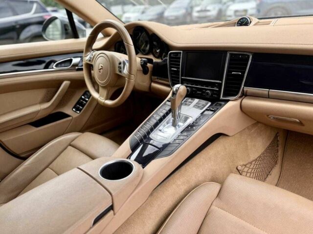 Сірий Порше Panamera, об'ємом двигуна 3 л та пробігом 98 тис. км за 19300 $, фото 2 на Automoto.ua