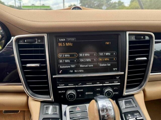 Сірий Порше Panamera, об'ємом двигуна 3 л та пробігом 98 тис. км за 19300 $, фото 5 на Automoto.ua