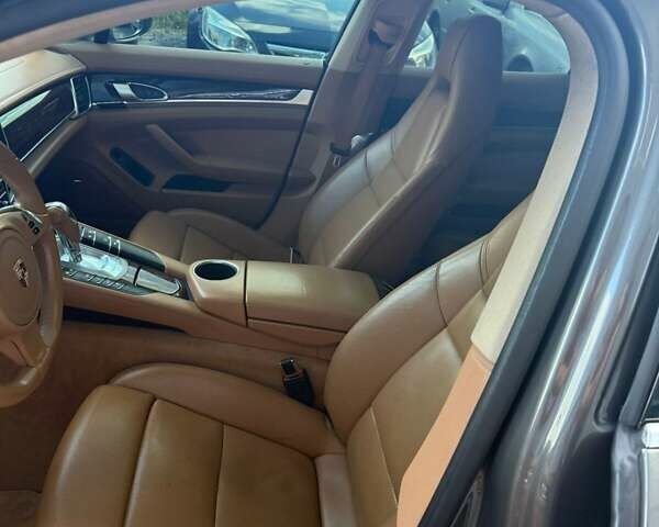 Серый Порше Панамера, объемом двигателя 3 л и пробегом 180 тыс. км за 22000 $, фото 8 на Automoto.ua