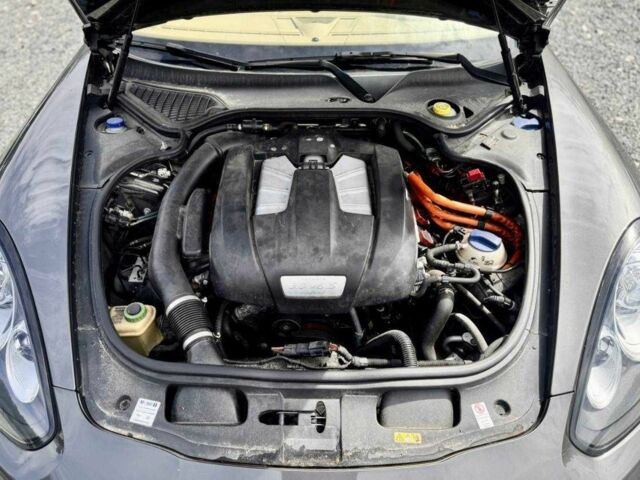 Сірий Порше Panamera, об'ємом двигуна 3 л та пробігом 98 тис. км за 19300 $, фото 1 на Automoto.ua