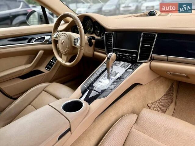 Сірий Порше Panamera, об'ємом двигуна 3 л та пробігом 98 тис. км за 18900 $, фото 15 на Automoto.ua