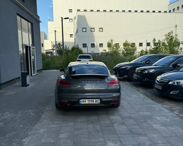 Серый Порше Панамера, объемом двигателя 3 л и пробегом 180 тыс. км за 22000 $, фото 3 на Automoto.ua