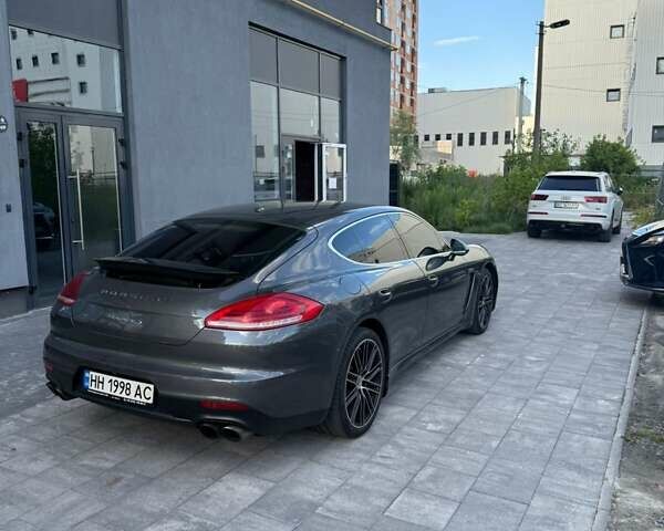 Серый Порше Панамера, объемом двигателя 3 л и пробегом 180 тыс. км за 22000 $, фото 2 на Automoto.ua