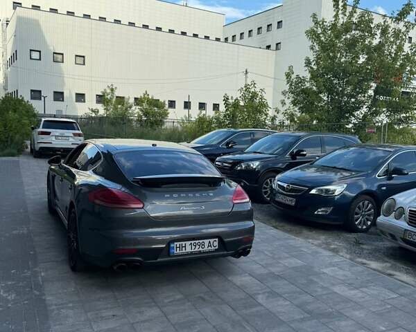 Серый Порше Панамера, объемом двигателя 3 л и пробегом 180 тыс. км за 22000 $, фото 4 на Automoto.ua