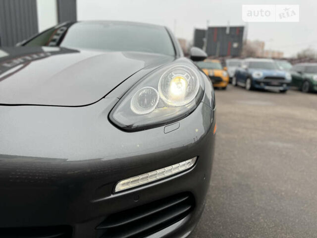 Сірий Порше Panamera, об'ємом двигуна 3 л та пробігом 128 тис. км за 29900 $, фото 5 на Automoto.ua