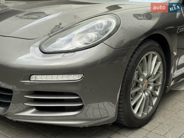 Серый Порше Панамера, объемом двигателя 3 л и пробегом 153 тыс. км за 26500 $, фото 2 на Automoto.ua