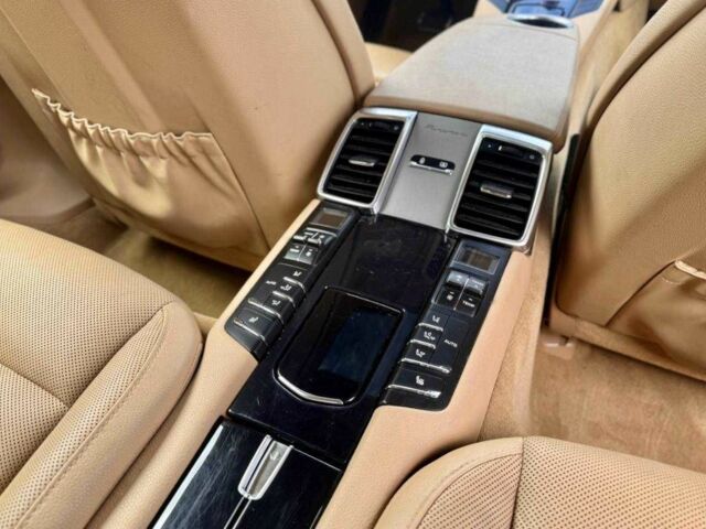 Сірий Порше Panamera, об'ємом двигуна 3 л та пробігом 98 тис. км за 19300 $, фото 7 на Automoto.ua