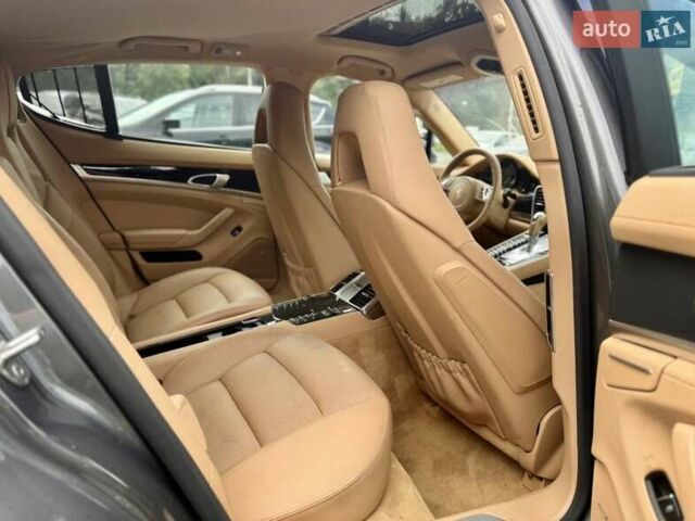 Сірий Порше Panamera, об'ємом двигуна 3 л та пробігом 98 тис. км за 18900 $, фото 16 на Automoto.ua