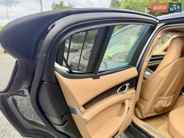 Сірий Порше Panamera, об'ємом двигуна 3 л та пробігом 98 тис. км за 18900 $, фото 17 на Automoto.ua