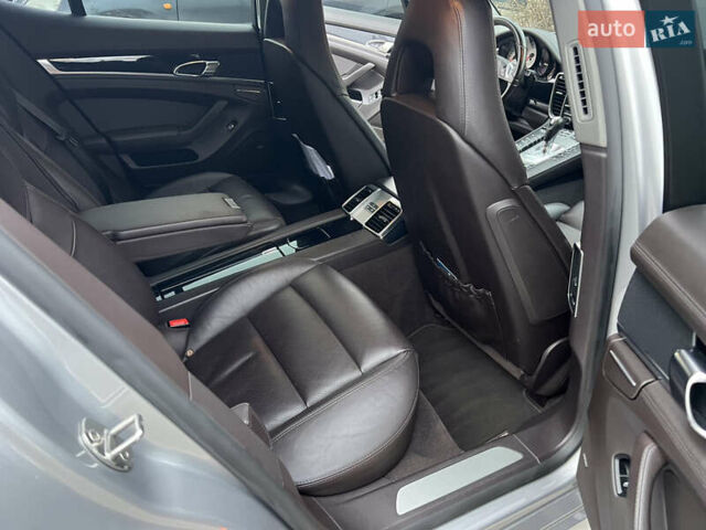 Сірий Порше Panamera, об'ємом двигуна 3 л та пробігом 88 тис. км за 28000 $, фото 12 на Automoto.ua