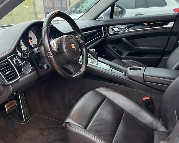 Сірий Порше Panamera, об'ємом двигуна 3 л та пробігом 88 тис. км за 28000 $, фото 13 на Automoto.ua