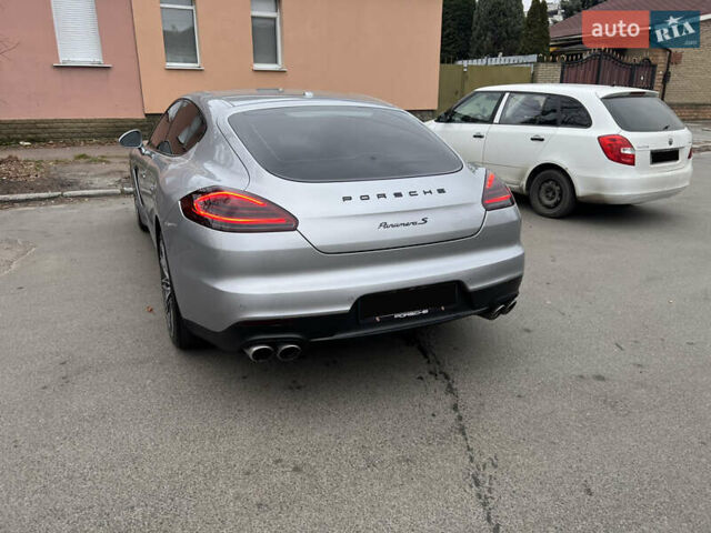Сірий Порше Panamera, об'ємом двигуна 3 л та пробігом 88 тис. км за 28000 $, фото 5 на Automoto.ua