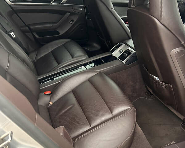 Серый Порше Панамера, объемом двигателя 3 л и пробегом 93 тыс. км за 27000 $, фото 15 на Automoto.ua