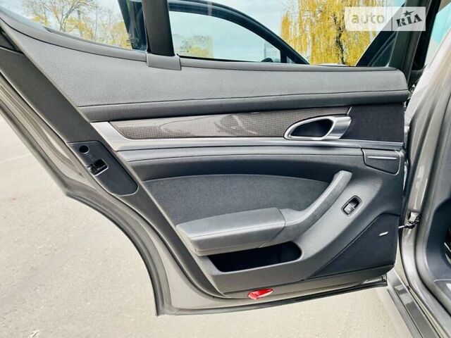 Сірий Порше Panamera, об'ємом двигуна 3.6 л та пробігом 100 тис. км за 39000 $, фото 93 на Automoto.ua