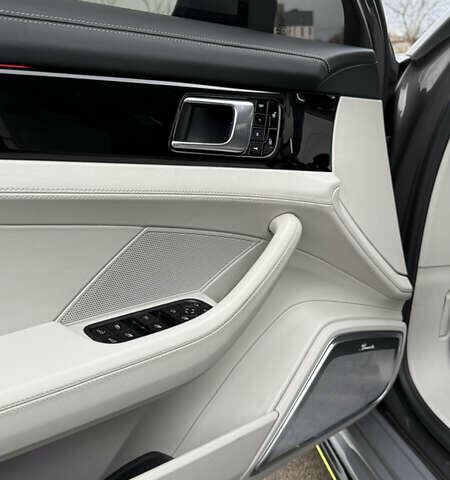 Сірий Порше Panamera, об'ємом двигуна 4 л та пробігом 70 тис. км за 69000 $, фото 17 на Automoto.ua