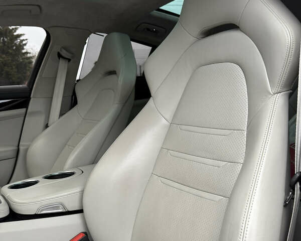 Сірий Порше Panamera, об'ємом двигуна 4 л та пробігом 70 тис. км за 69000 $, фото 14 на Automoto.ua