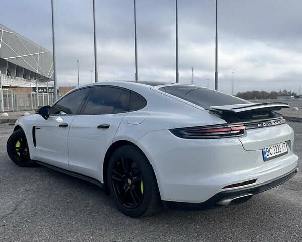 Серый Порше Панамера, объемом двигателя 2.89 л и пробегом 114 тыс. км за 49850 $, фото 2 на Automoto.ua