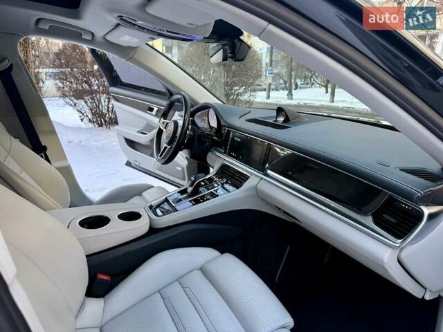 Сірий Порше Panamera, об'ємом двигуна 2.89 л та пробігом 67 тис. км за 54900 $, фото 68 на Automoto.ua