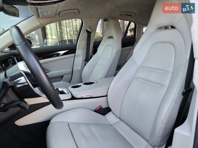 Серый Порше Панамера, объемом двигателя 2.89 л и пробегом 135 тыс. км за 47000 $, фото 5 на Automoto.ua