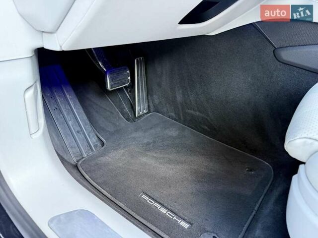 Сірий Порше Panamera, об'ємом двигуна 2.89 л та пробігом 67 тис. км за 54900 $, фото 79 на Automoto.ua