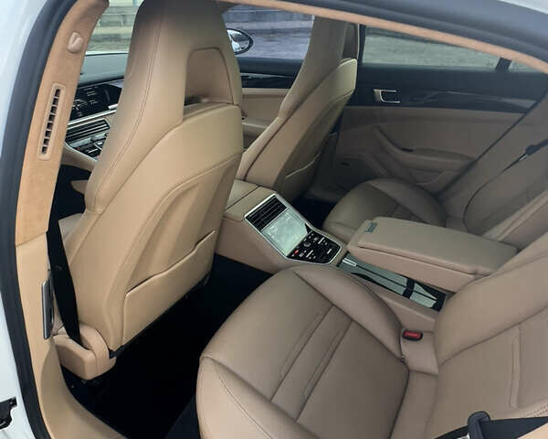 Серый Порше Панамера, объемом двигателя 2.89 л и пробегом 114 тыс. км за 49850 $, фото 6 на Automoto.ua