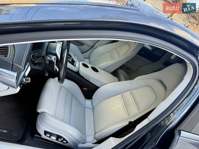 Сірий Порше Panamera, об'ємом двигуна 2.89 л та пробігом 67 тис. км за 54900 $, фото 77 на Automoto.ua