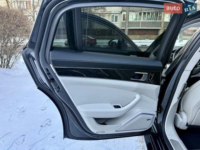 Сірий Порше Panamera, об'ємом двигуна 2.89 л та пробігом 67 тис. км за 54900 $, фото 57 на Automoto.ua