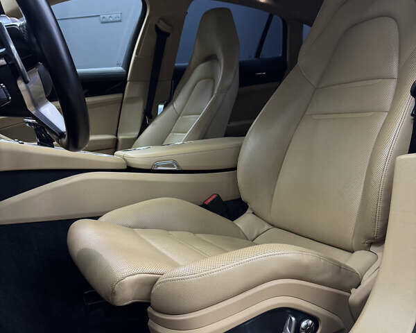 Сірий Порше Panamera, об'ємом двигуна 3 л та пробігом 79 тис. км за 48200 $, фото 60 на Automoto.ua