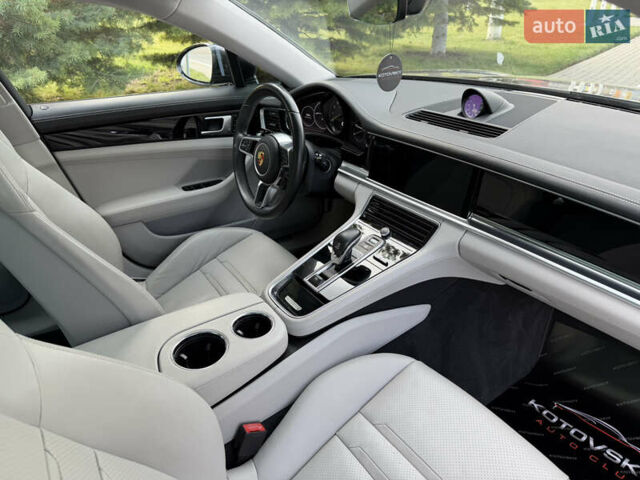 Сірий Порше Panamera, об'ємом двигуна 3 л та пробігом 72 тис. км за 55000 $, фото 16 на Automoto.ua