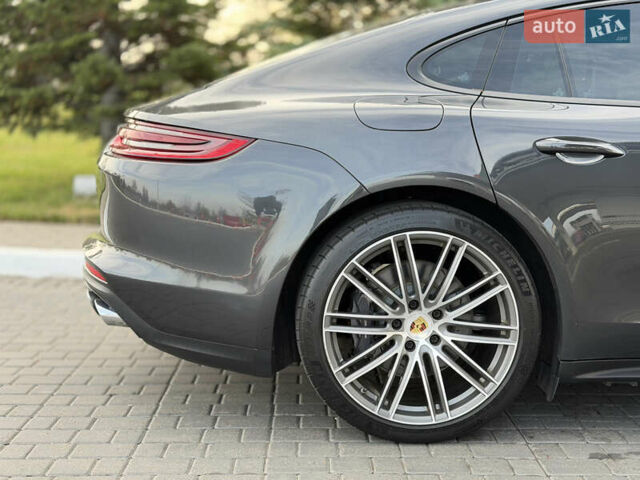 Сірий Порше Panamera, об'ємом двигуна 3 л та пробігом 72 тис. км за 55000 $, фото 27 на Automoto.ua