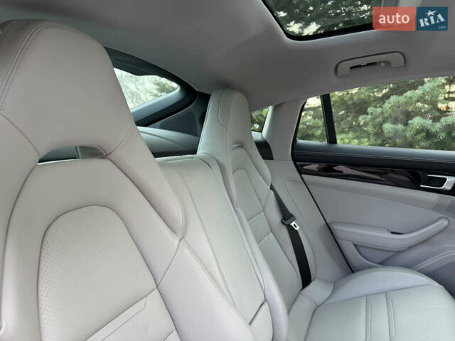 Сірий Порше Panamera, об'ємом двигуна 3 л та пробігом 72 тис. км за 55000 $, фото 21 на Automoto.ua