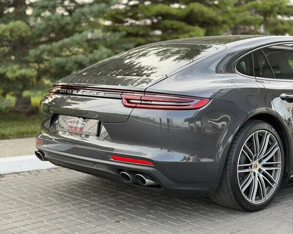 Сірий Порше Panamera, об'ємом двигуна 3 л та пробігом 72 тис. км за 55000 $, фото 28 на Automoto.ua